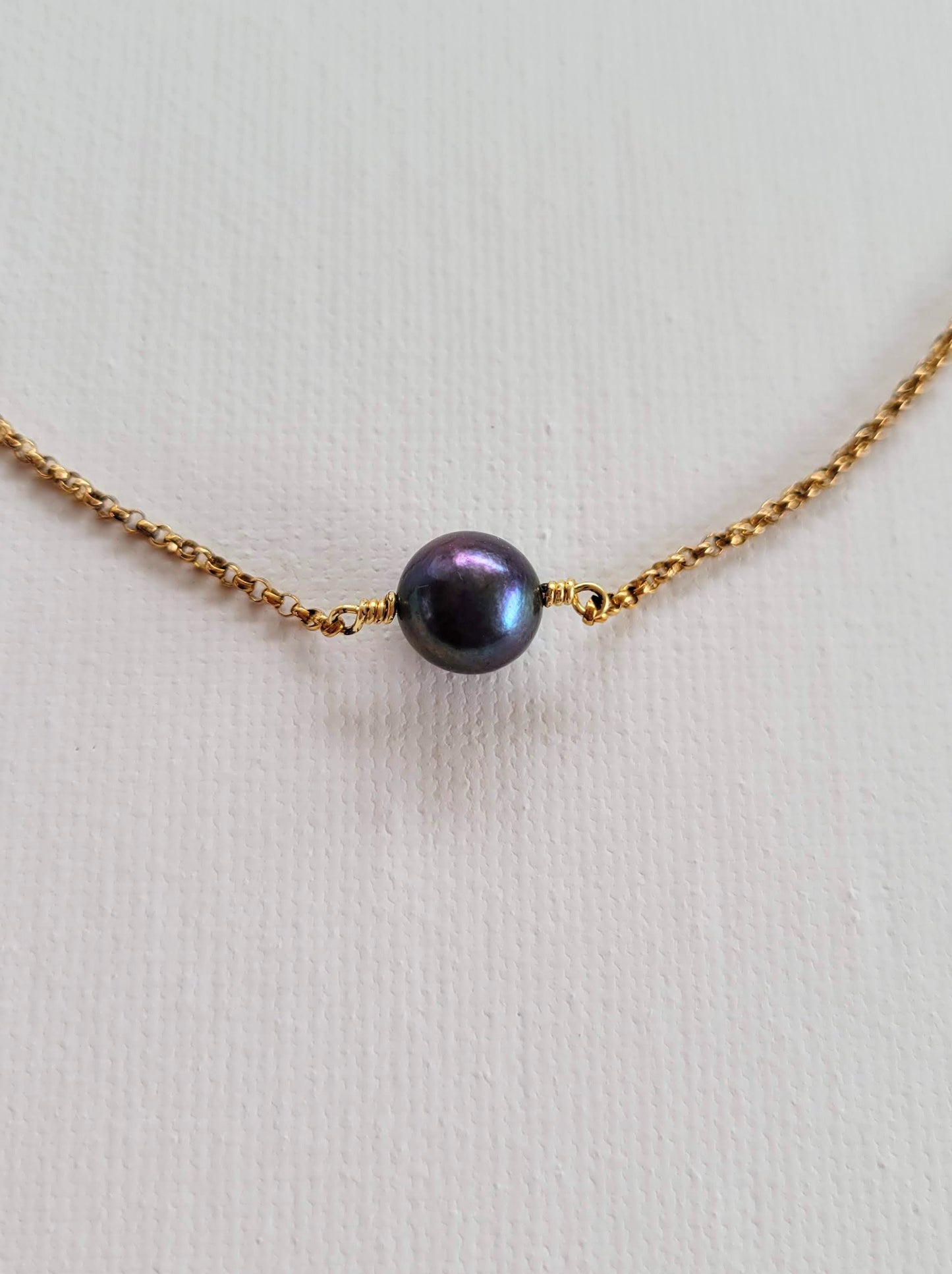 Grey Iridescent Necklace in Gold Filled - Jewelry - Nury M Jewelry