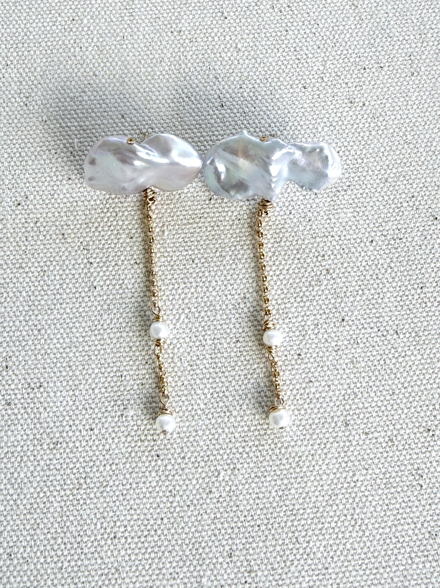 Amika - Freshwater Pearl Earrings